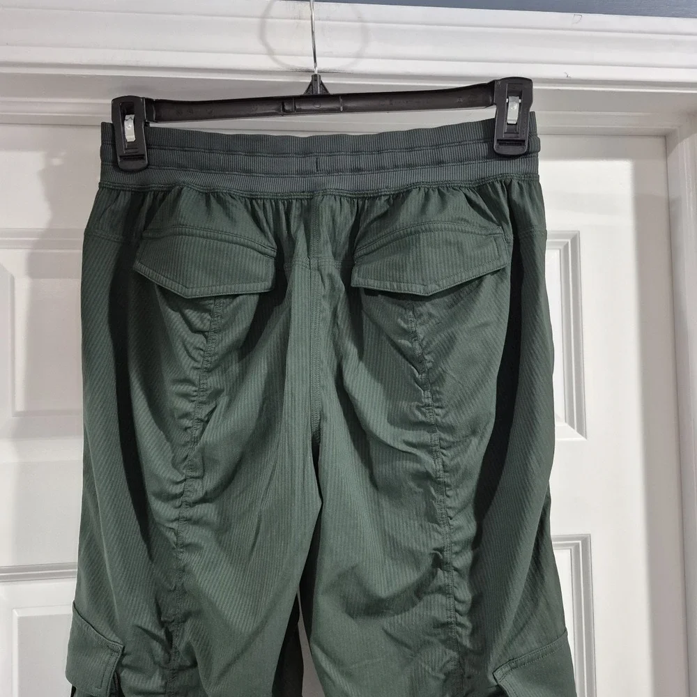 Lululemon Pants Womens Small Legacy Green Dance Studio Cargo Mid-Rise Relaxed